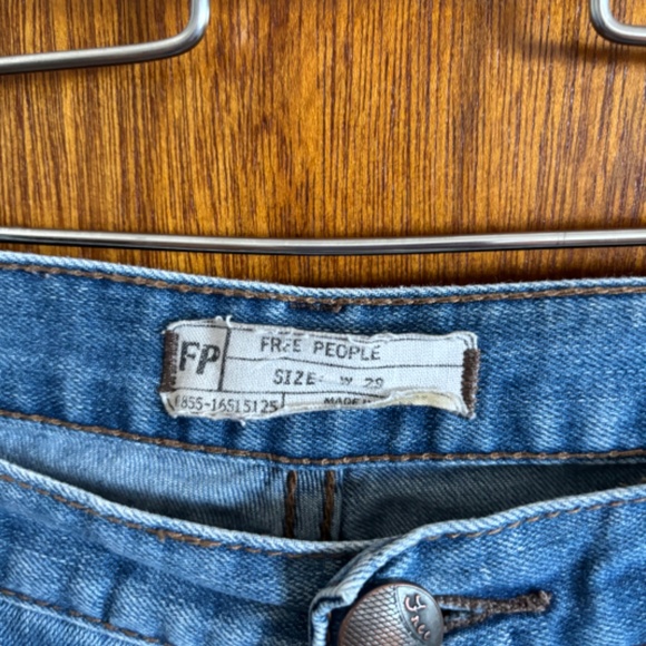 Free People Distressed Blue Jeans SZ 29 29 1/2 inseam - Picture 2 of 6